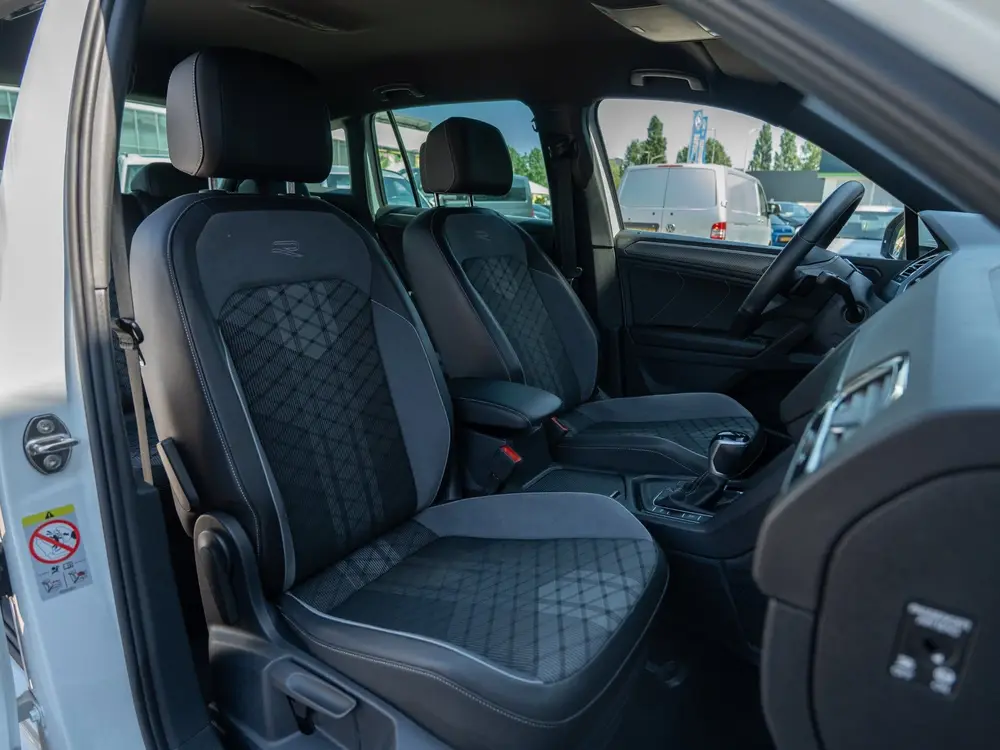 Volkswagen Tiguan 1.5 TSI 150PK DSG R-Line | Keyless | Camer uit 2023, foto 19