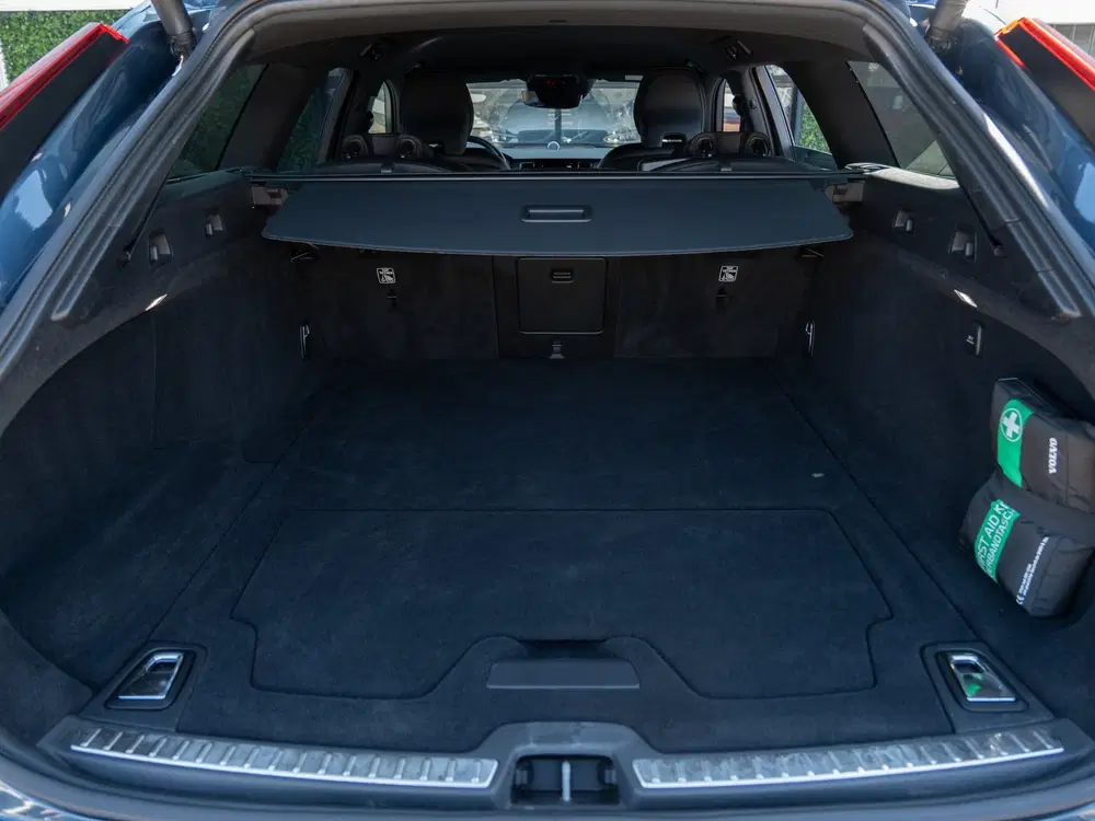Volvo V90 2.0 T8 AWD R-Design uit 2020, foto 13