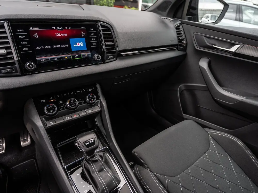 Skoda Karoq 1.5 TSI ACT 150PK DSG Sportline Business uit 2023, foto 2