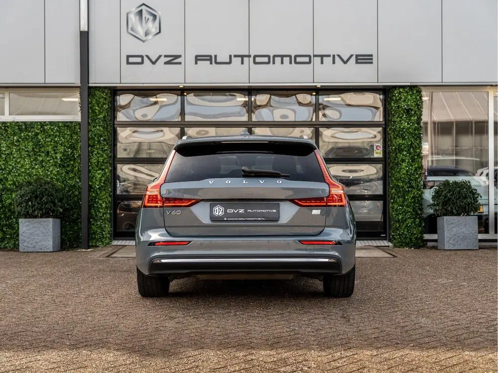 Volvo V60 2.0 T6 Plug-in hybrid AWD Core Bright uit 2022, foto 10
