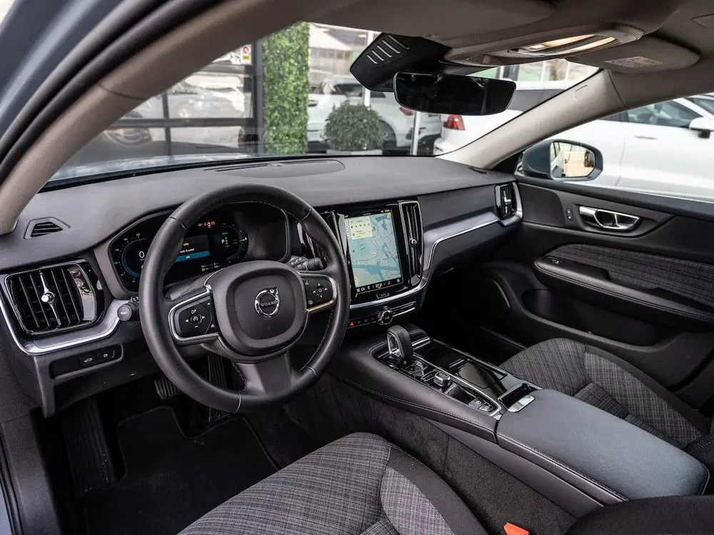 Volvo V60 2.0 T6 Plug-in hybrid AWD Core Bright uit 2022, foto 14