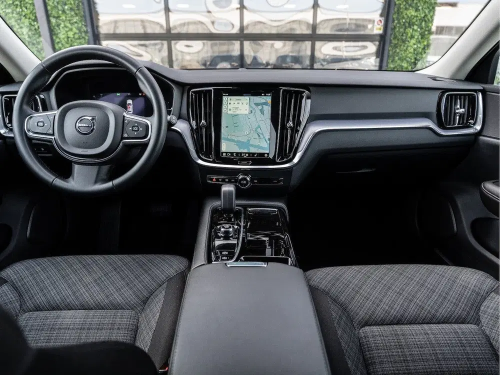 Volvo V60 2.0 T6 Plug-in hybrid AWD Core Bright uit 2022, foto 19