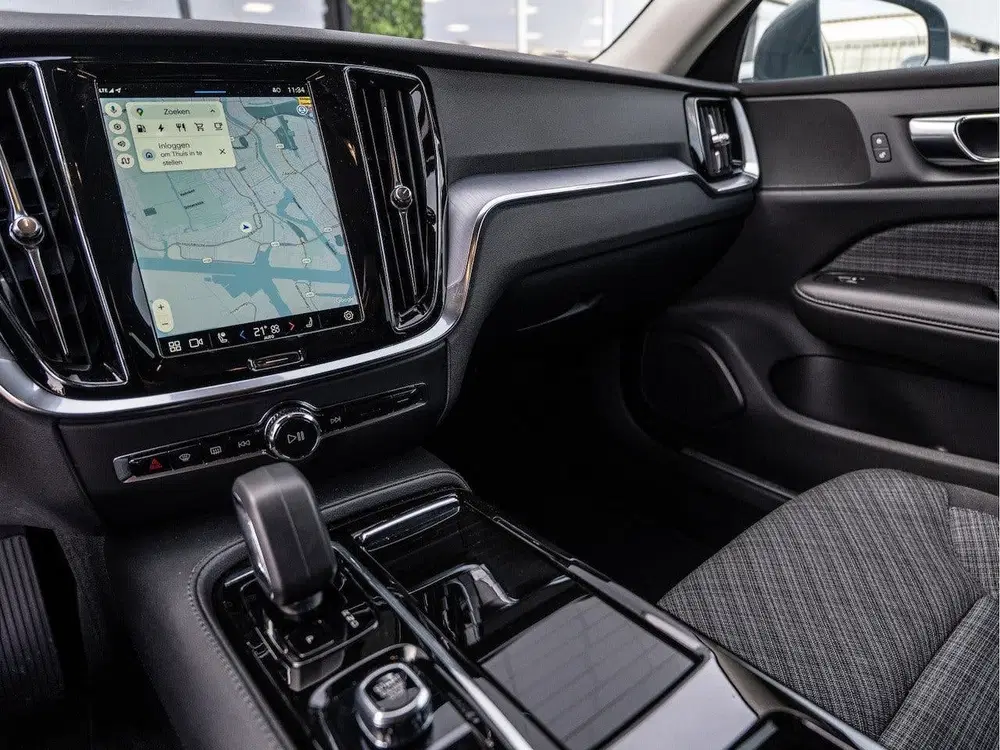 Volvo V60 2.0 T6 Plug-in hybrid AWD Core Bright uit 2022, foto 2