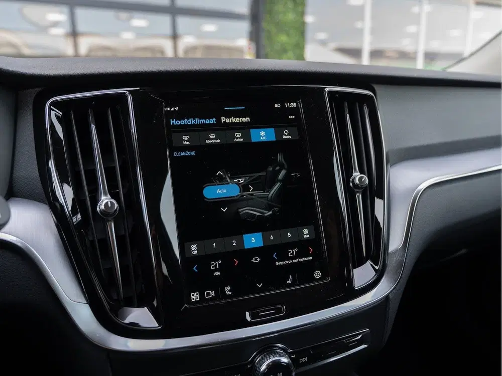 Volvo V60 2.0 T6 Plug-in hybrid AWD Core Bright uit 2022, foto 20