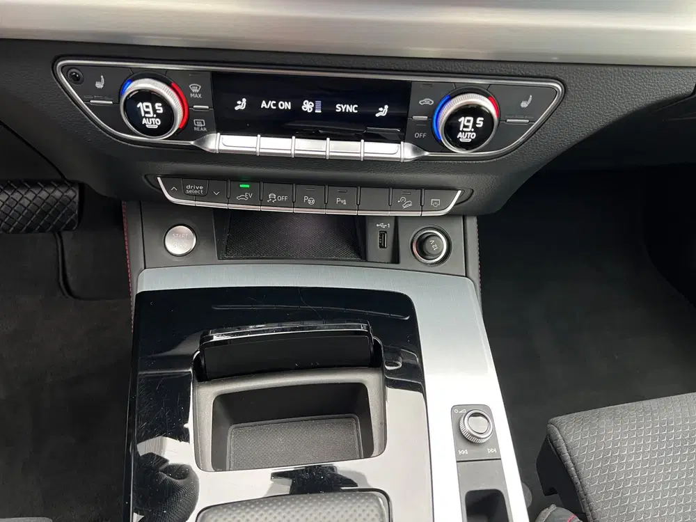 Audi Q5 55 TFSI e S edition Competition uit 2022, foto 17