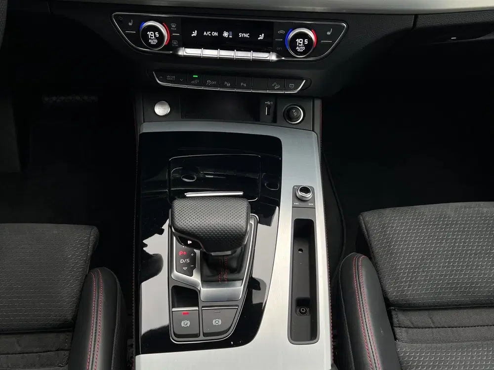 Audi Q5 55 TFSI e S edition Competition uit 2022, foto 19
