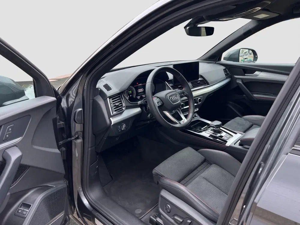Audi Q5 55 TFSI e S edition Competition uit 2022, foto 2