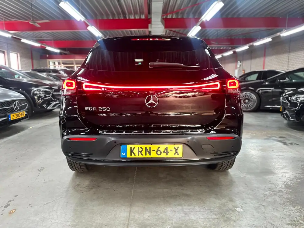 Mercedes-Benz EQA uit 2023, foto 4
