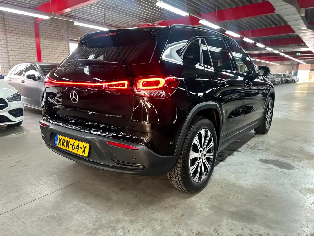 Mercedes-Benz EQA uit 2023, foto 6