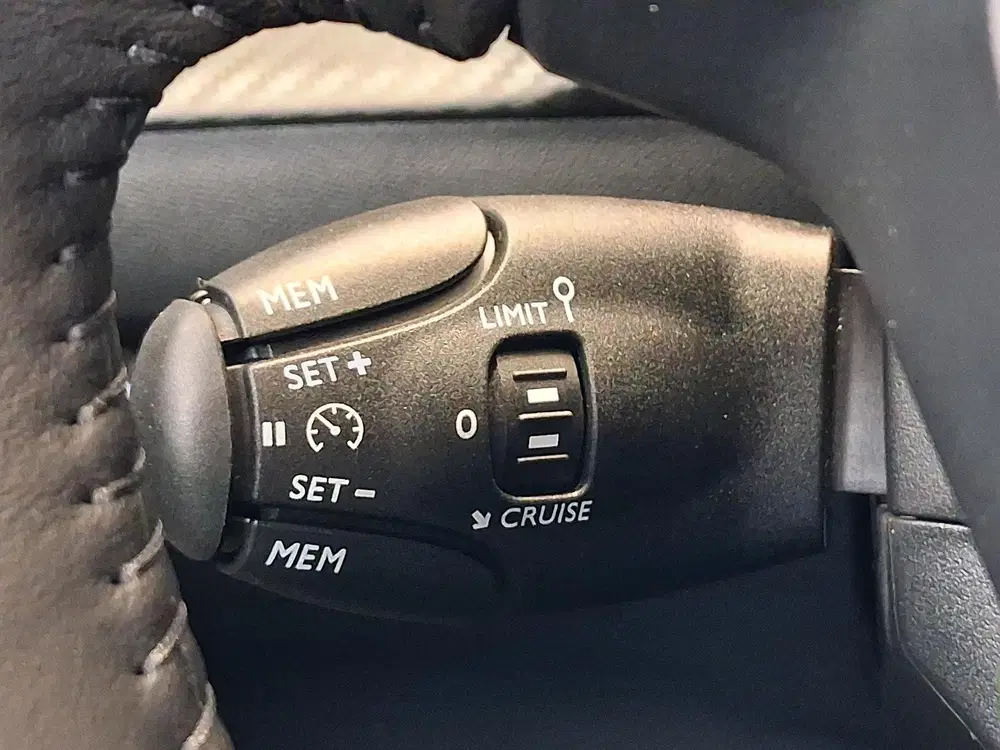 Peugeot 208 1.2 PureTech 100 Style Apple Carplay uit 2025, foto 16