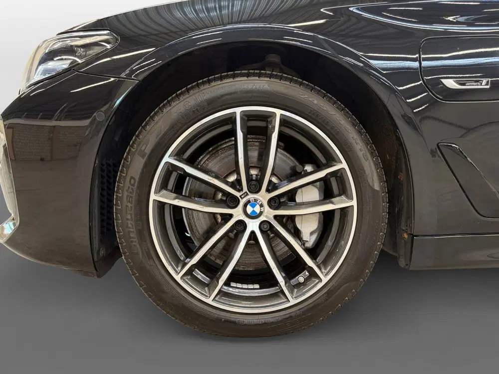 BMW 5-serie Touring 530e xDrive M-Sport I Shadowline I uit 2022, foto 14