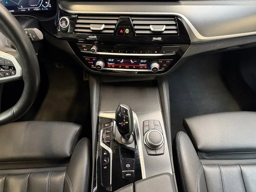 BMW 5-serie Touring 530e xDrive M-Sport I Shadowline I uit 2022, foto 8