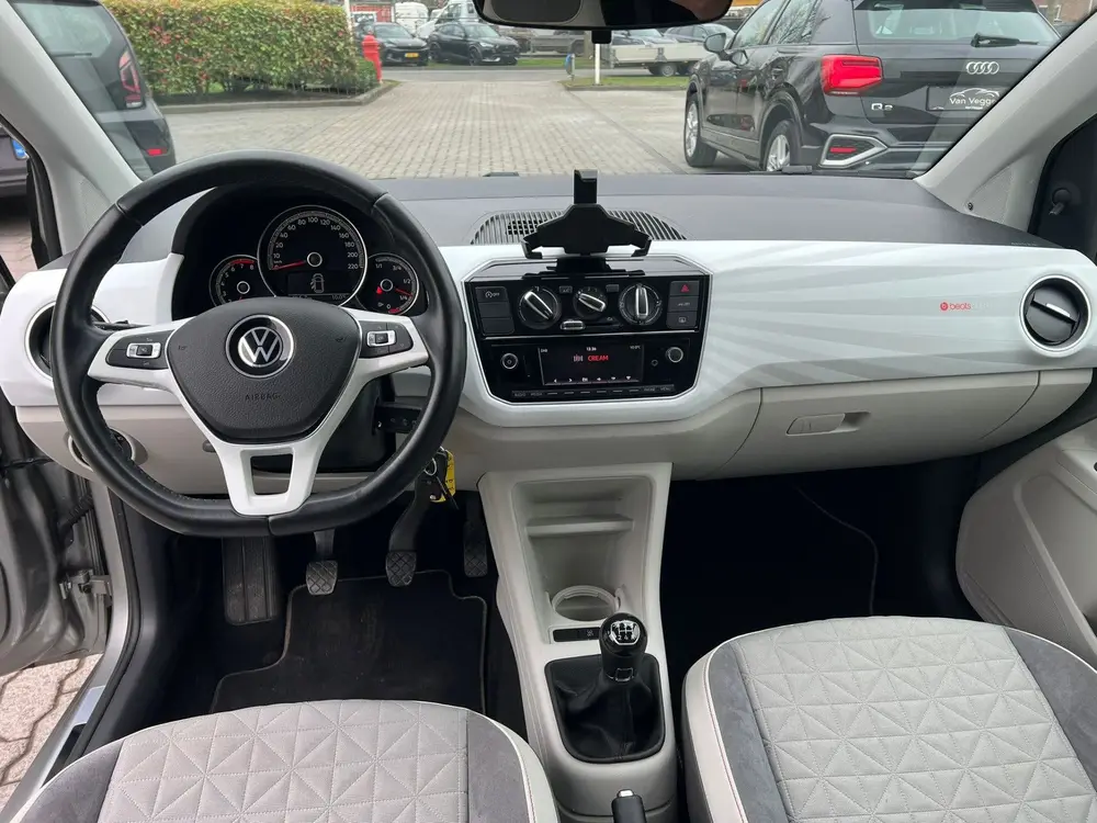 Volkswagen Up! 1.0 beats alcantara beats audio, cruise, airc uit 2022, foto 4
