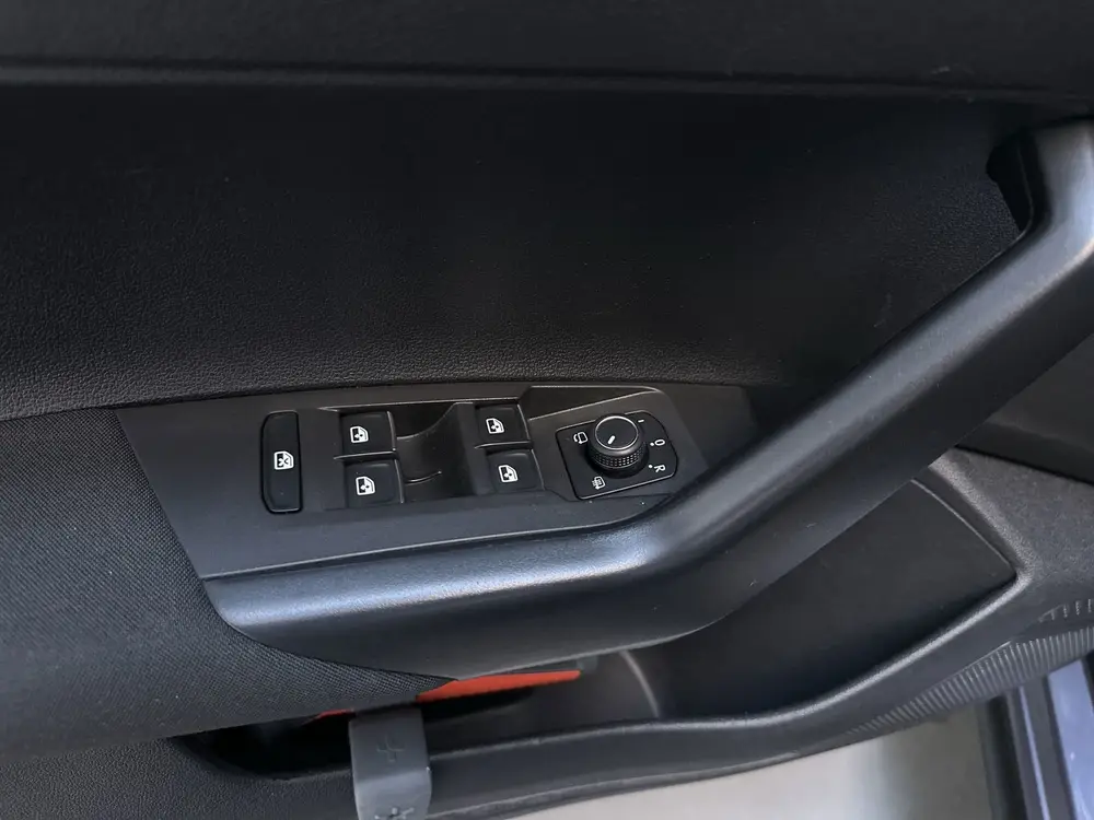 Volkswagen Polo 1.0 TSI R-Line Business Navigatie Parkeersen uit 2022, foto 18