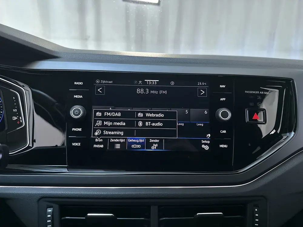 Volkswagen Polo 1.0 TSI R-Line Business Navigatie Parkeersen uit 2022, foto 19