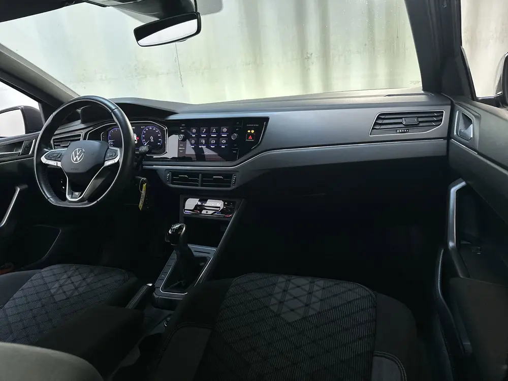 Volkswagen Polo 1.0 TSI R-Line Business Navigatie Parkeersen uit 2022, foto 2