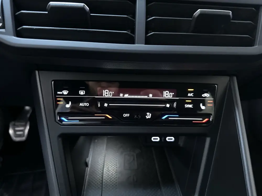 Volkswagen Polo 1.0 TSI R-Line Business Navigatie Parkeersen uit 2022, foto 20