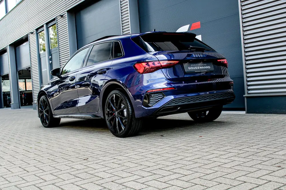 Audi A3 45 TFSI e S edition Competition uit 2023, foto 3