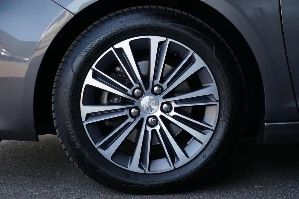 Peugeot 308 1.2 PureTech Blue Lease Allure NL uit 2021, foto 3