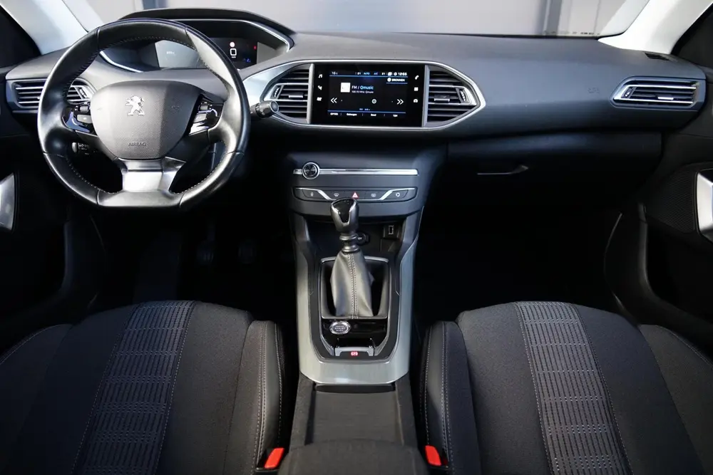 Peugeot 308 1.2 PureTech Blue Lease Allure NL uit 2021, foto 4