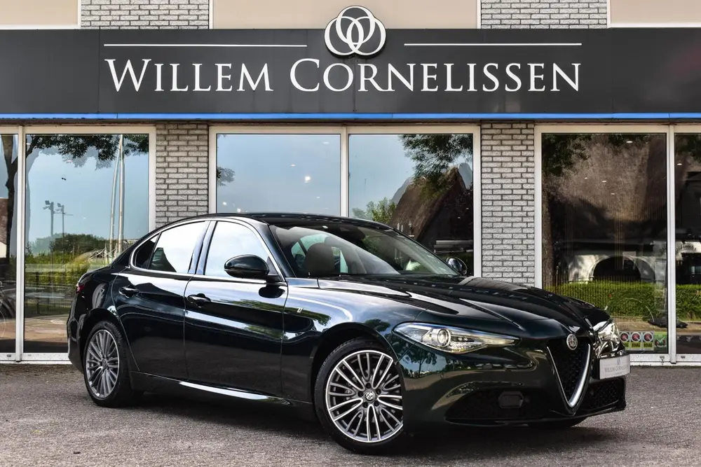 Alfa Romeo Giulia 2.2 TI Verde Visconti Leder Carplay Stoelv uit 2021