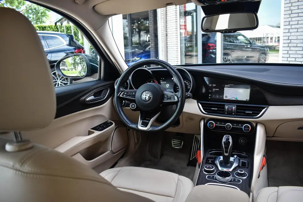 Alfa Romeo Giulia 2.2 TI Verde Visconti Leder Carplay Stoelv uit 2021, foto 9