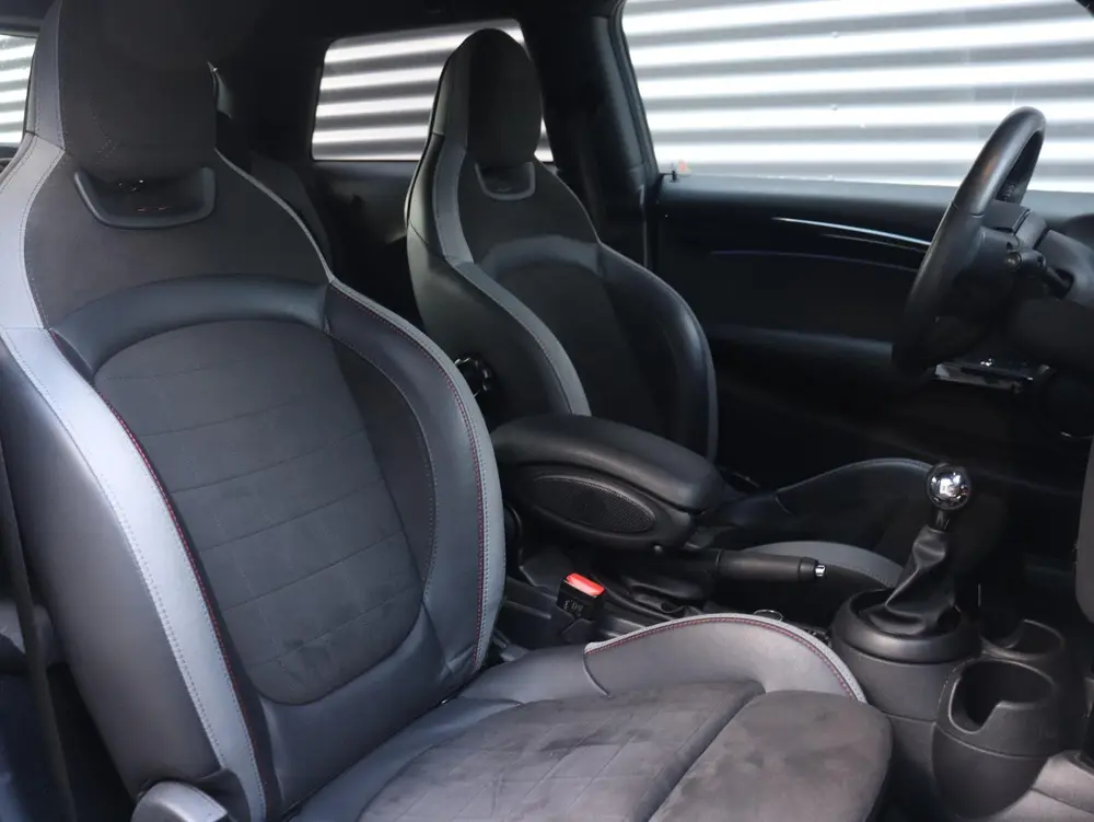 Mini John Cooper Works Cooper uit 2021, foto 8