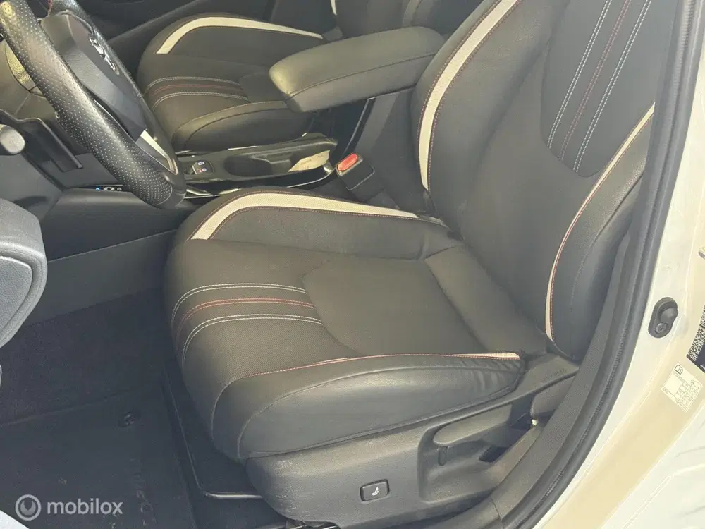 Toyota Corolla 2.0 Hybrid GR-Sport Plus PANO uit 2020, foto 12