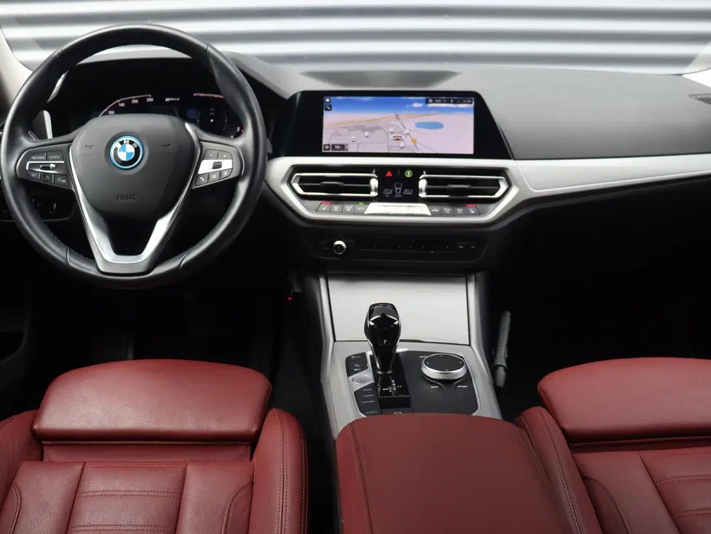 BMW 3-serie 330e xDrive uit 2022, foto 12