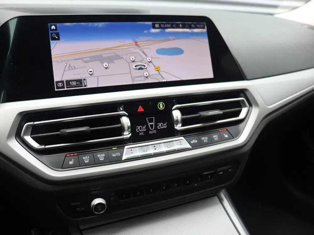 BMW 3-serie 330e xDrive uit 2022, foto 15