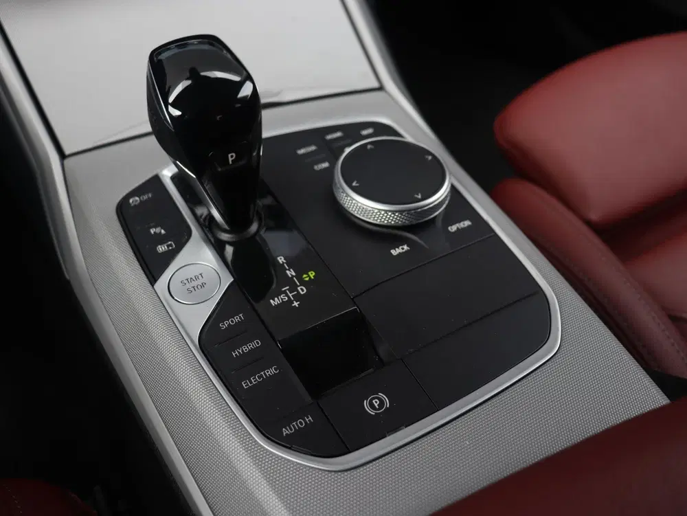BMW 3-serie 330e xDrive uit 2022, foto 18