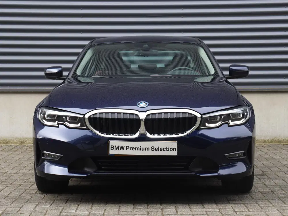 BMW 3-serie 330e xDrive uit 2022, foto 3