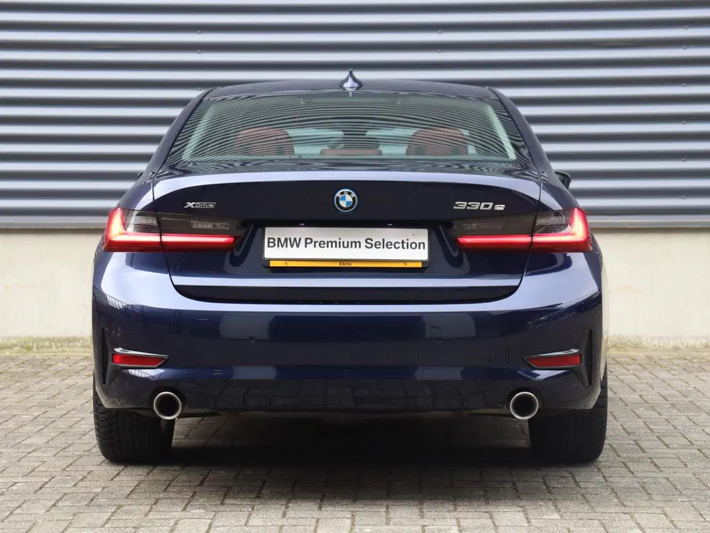 BMW 3-serie 330e xDrive uit 2022, foto 4