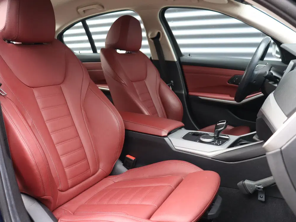 BMW 3-serie 330e xDrive uit 2022, foto 9