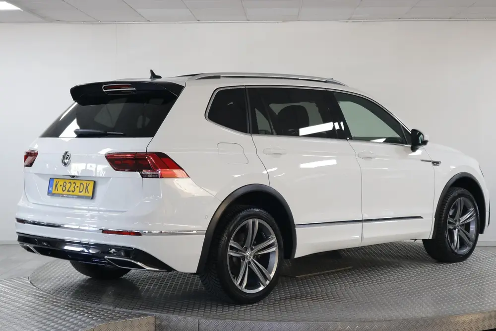Volkswagen Tiguan Allspace 1.5 TSI Highline Business R-Line uit 2020, foto 2