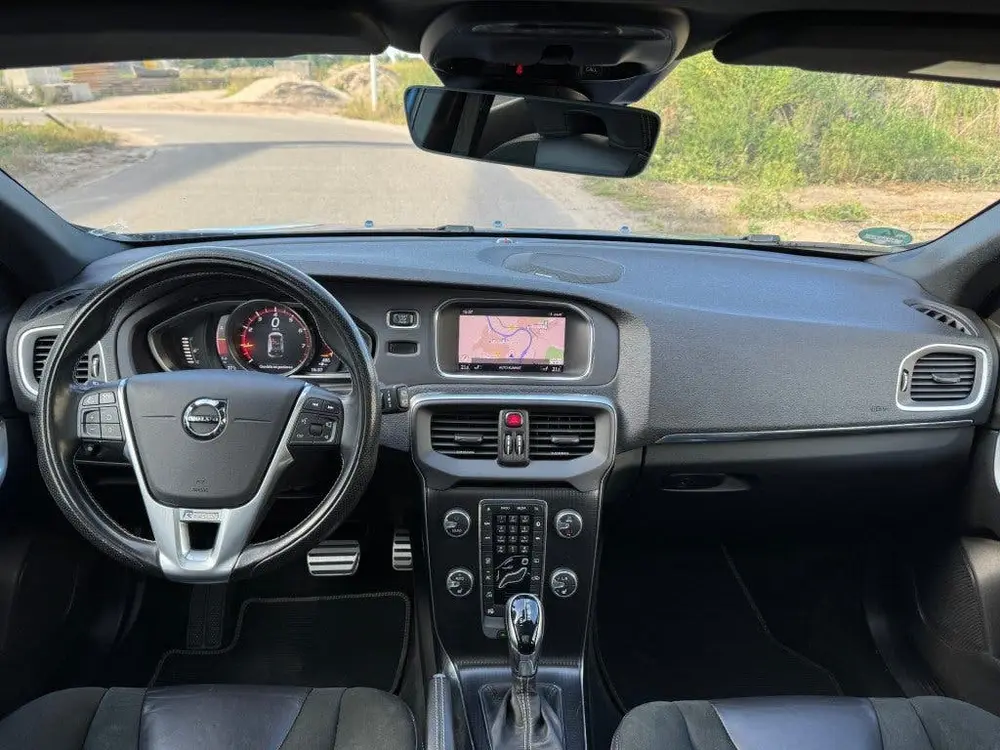 Volvo V40 1.5 T3 POLAR+ SPORT R-Design Standkachel Panodak T uit 2019, foto 10