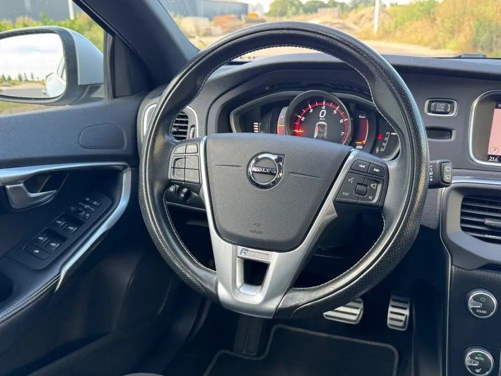 Volvo V40 1.5 T3 POLAR+ SPORT R-Design Standkachel Panodak T uit 2019, foto 15