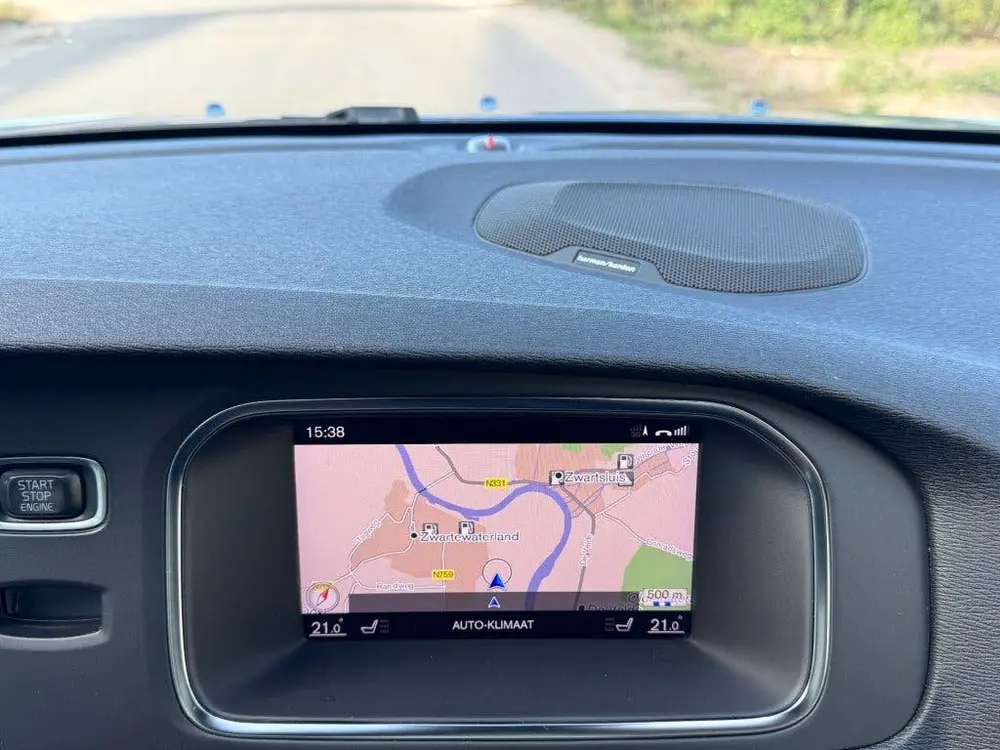 Volvo V40 1.5 T3 POLAR+ SPORT R-Design Standkachel Panodak T uit 2019, foto 17