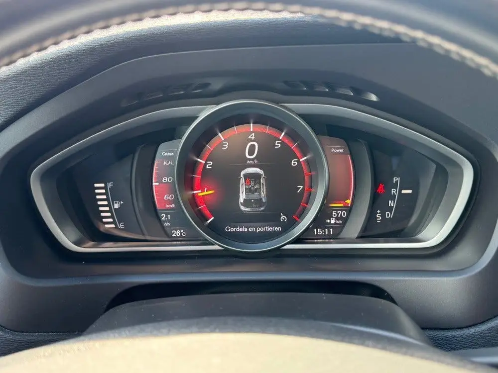 Volvo V40 1.5 T3 POLAR+ SPORT R-Design Standkachel Panodak T uit 2019, foto 20