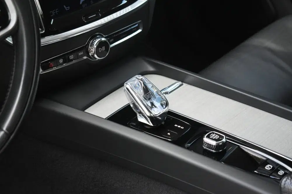 Volvo S60 B4 197pk Plus Dark uit 2022, foto 14