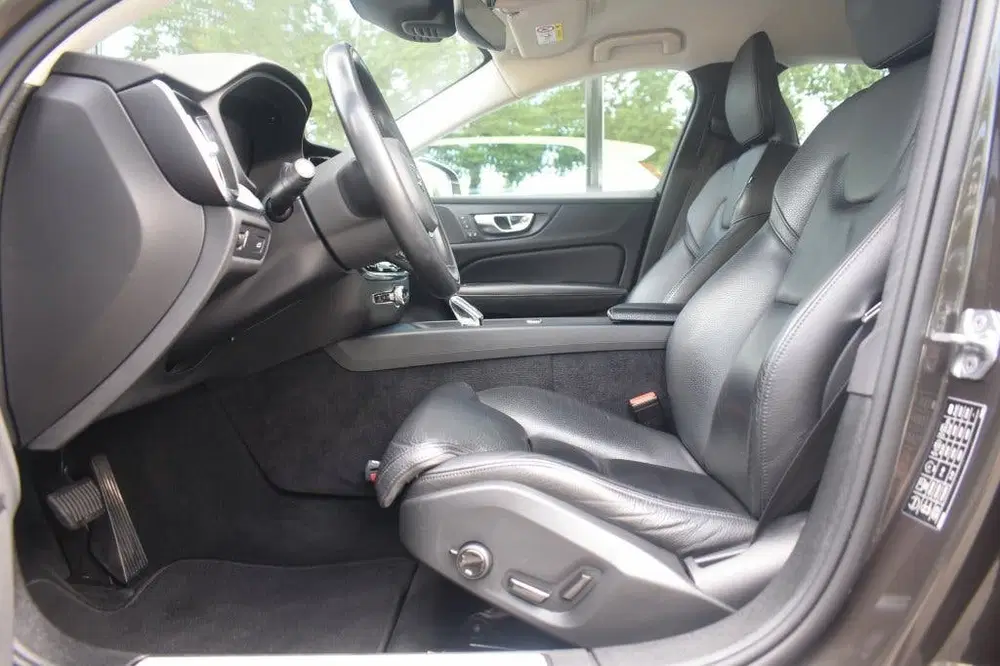 Volvo S60 B4 197pk Plus Dark uit 2022, foto 17