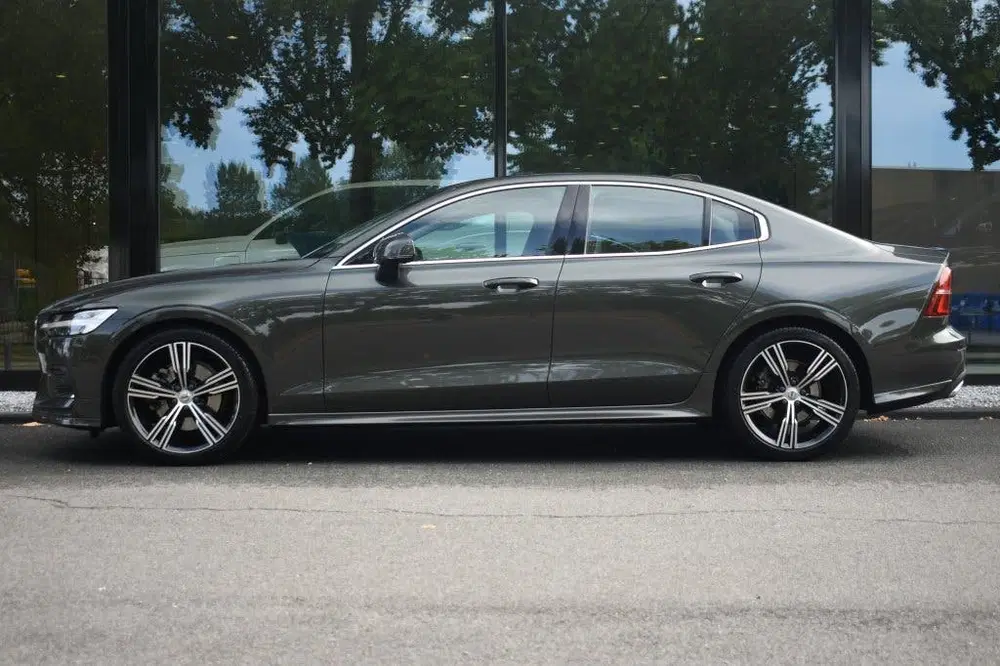 Volvo S60 B4 197pk Plus Dark uit 2022, foto 3
