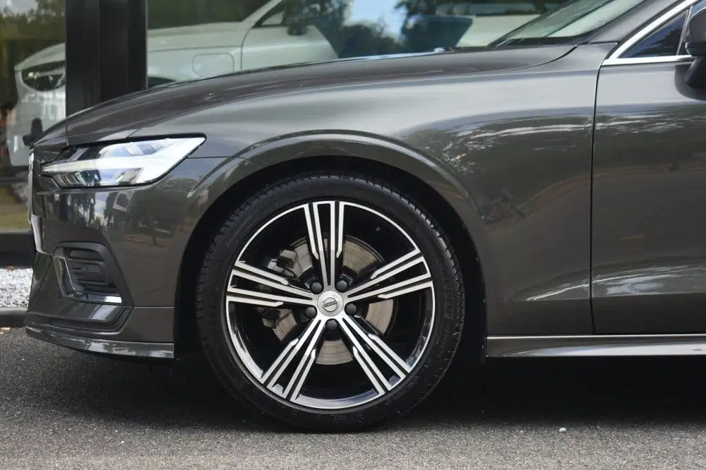 Volvo S60 B4 197pk Plus Dark uit 2022, foto 4