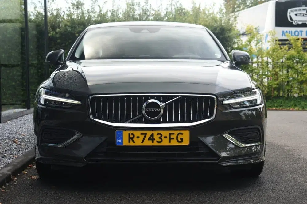 Volvo S60 B4 197pk Plus Dark uit 2022, foto 5