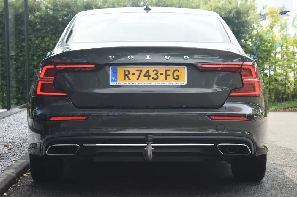 Volvo S60 B4 197pk Plus Dark uit 2022, foto 6