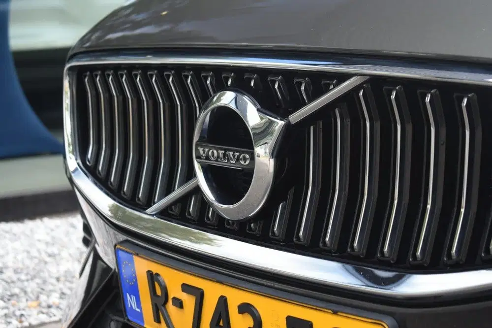 Volvo S60 B4 197pk Plus Dark uit 2022, foto 9