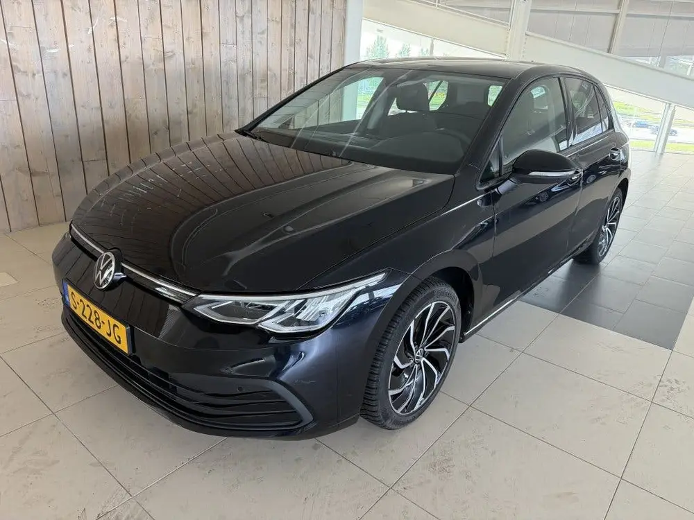 Volkswagen Golf 1.0 TSI Life (bj 2023) uit 2023