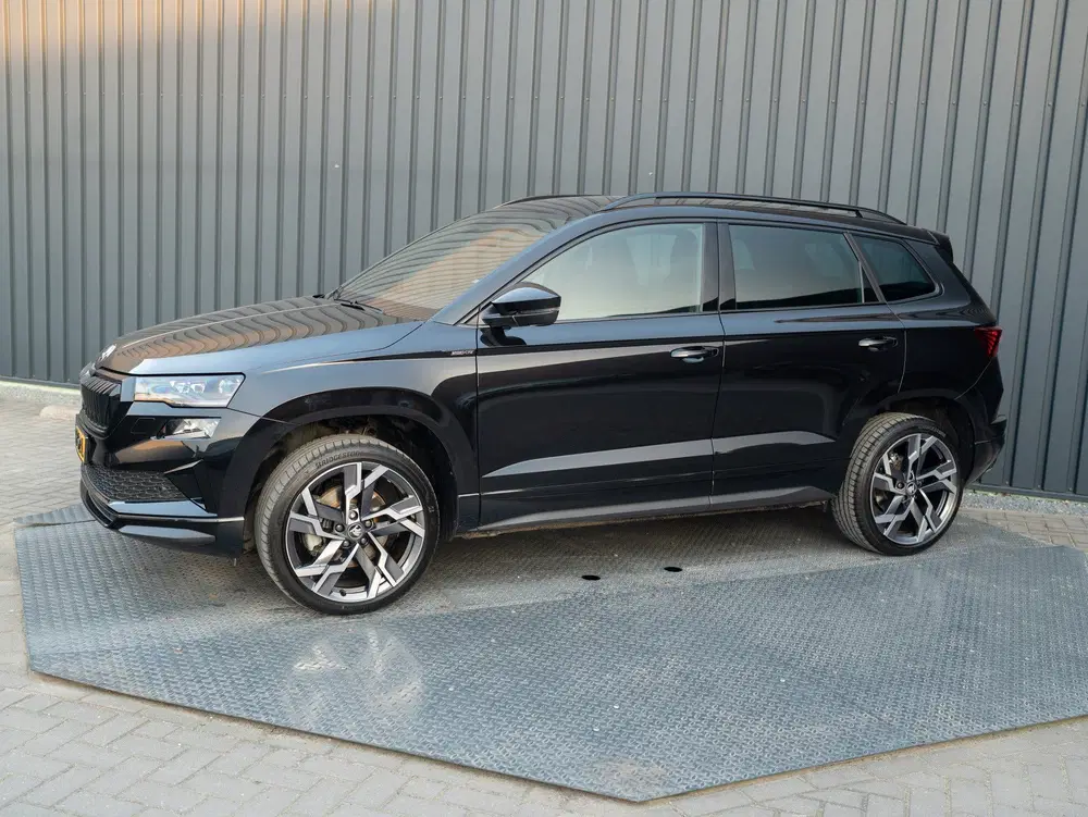 Skoda Karoq 1.5 TSI ACT Sportline Business uit 2025, foto 2