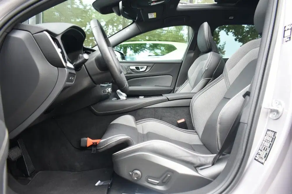 Volvo V60 T8 455Pk AWD Plus Dark uit 2026, foto 17