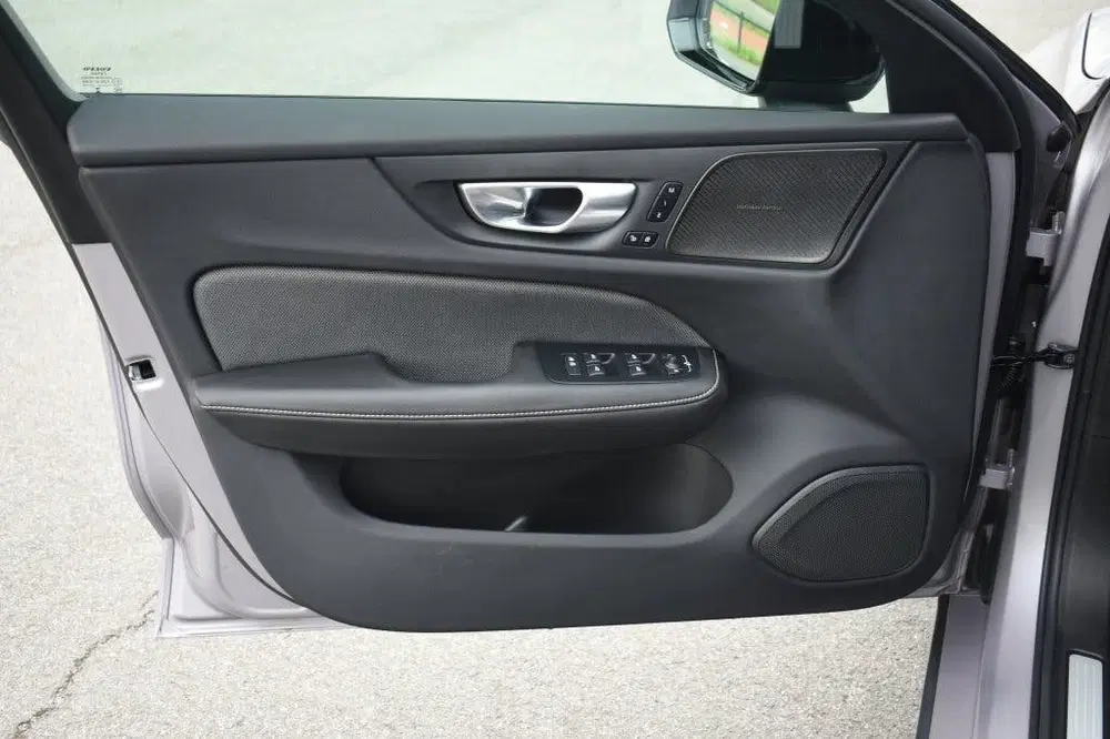 Volvo V60 T8 455Pk AWD Plus Dark uit 2026, foto 19